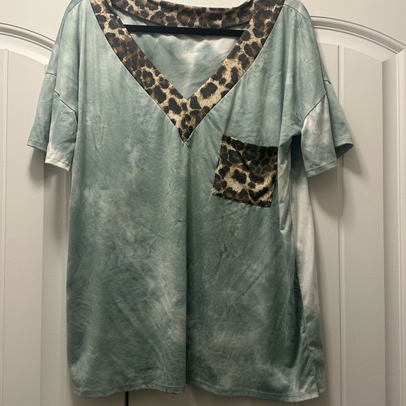 Hemish USA Tops - Leopard Accent V-Neck Tie-Dye Top in Green